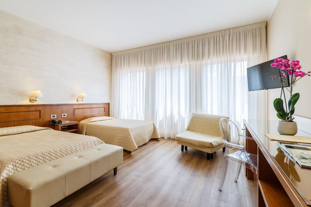 Hotel Villa Delle Rose Пеша Екстериор снимка