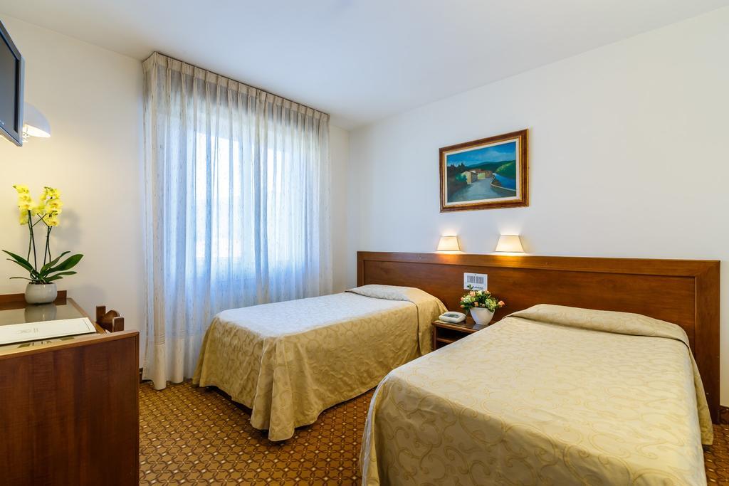 Hotel Villa Delle Rose Пеша Екстериор снимка