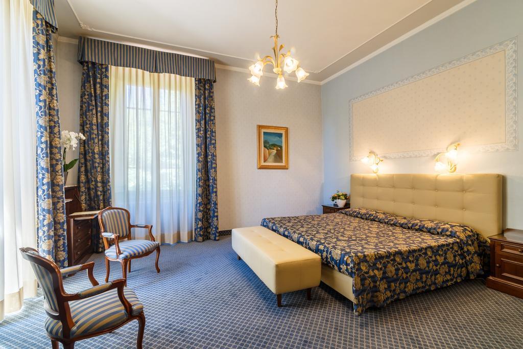 Hotel Villa Delle Rose Пеша Екстериор снимка