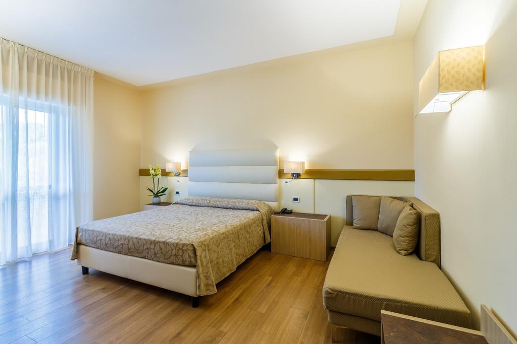 Hotel Villa Delle Rose Пеша Екстериор снимка