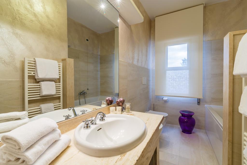 Hotel Villa Delle Rose Пеша Екстериор снимка