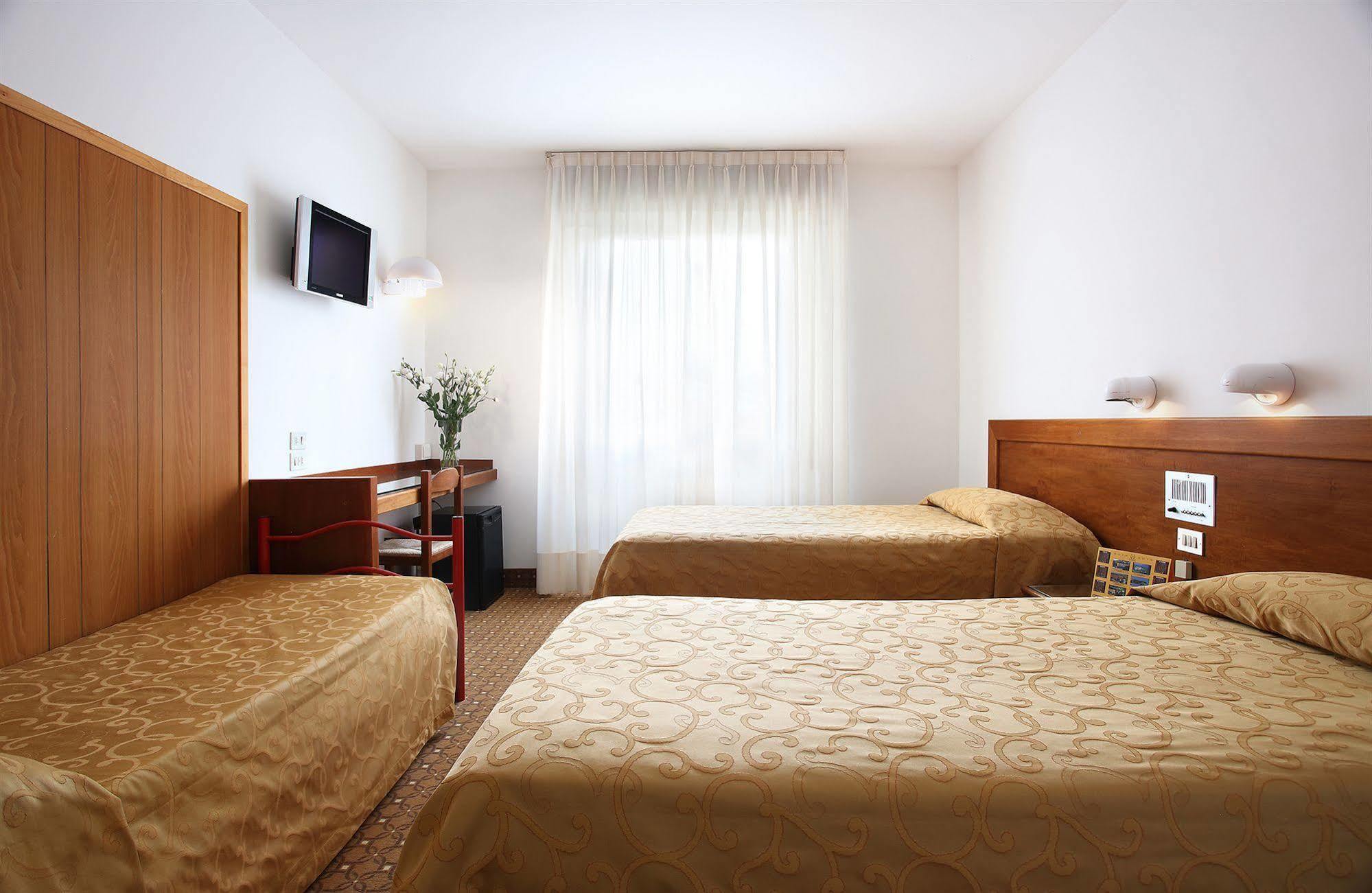 Hotel Villa Delle Rose Пеша Екстериор снимка