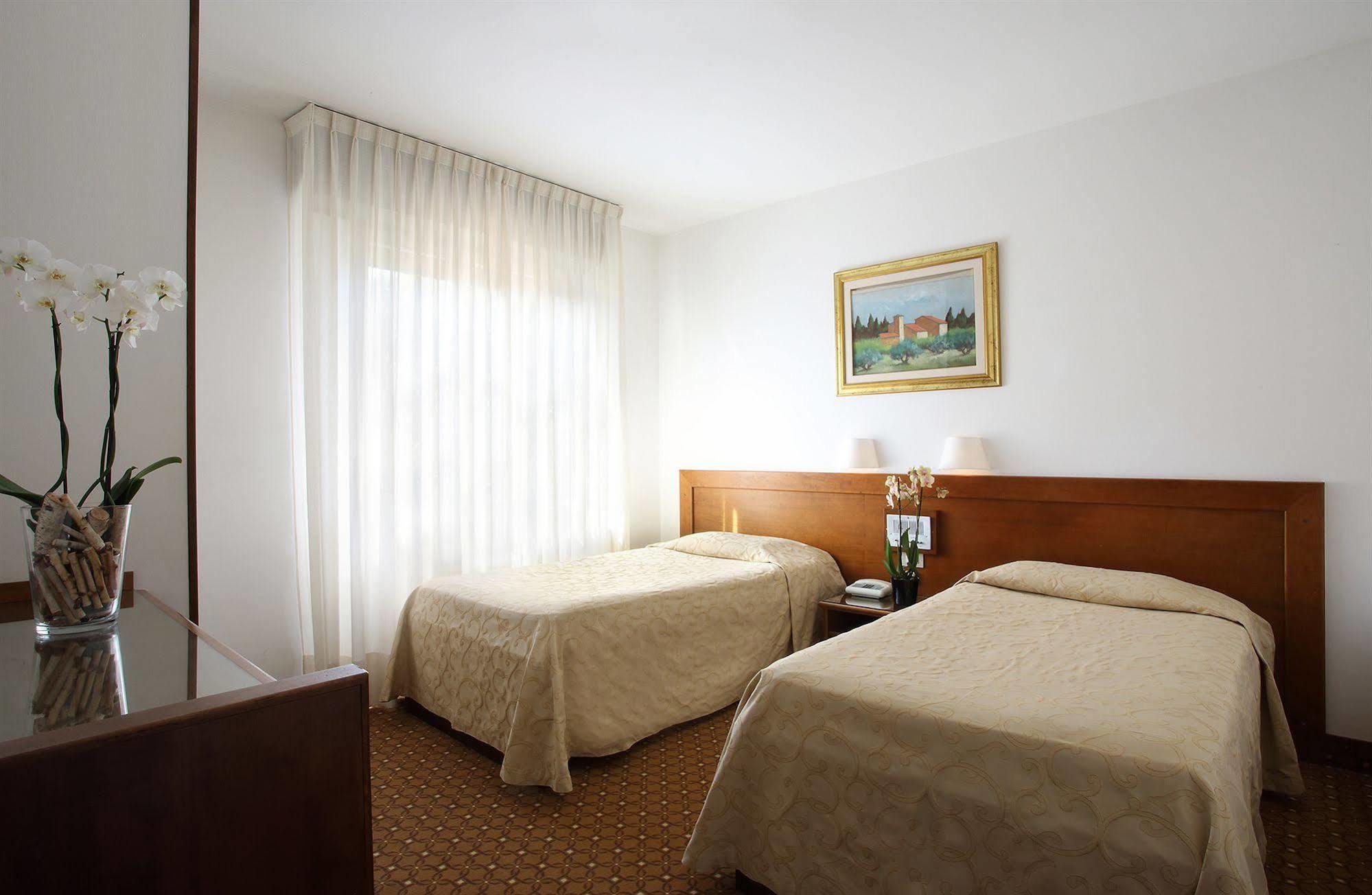 Hotel Villa Delle Rose Пеша Екстериор снимка
